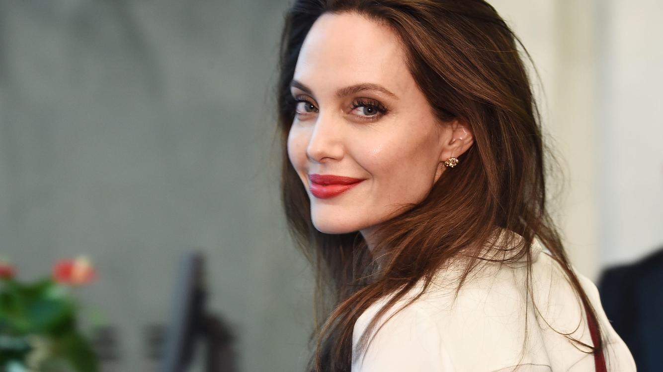 Angelina Jolie now believes in God while Brad Pitt’s religion is still
undecided – The Muslim Times